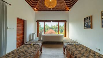 Couples treatment rooms, body treatments, deep-tissue massages