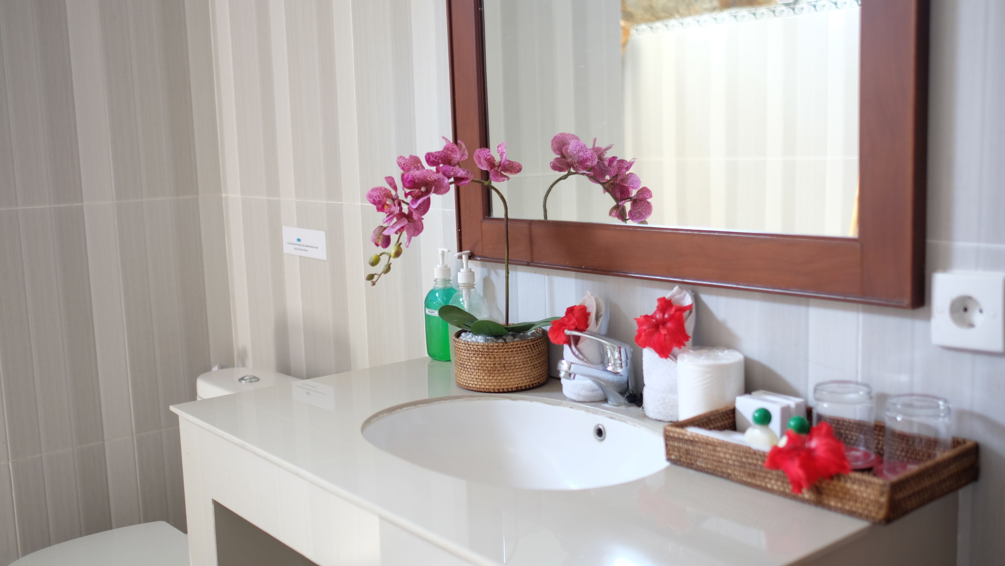 shower, designer toiletries, hair dryer, towels