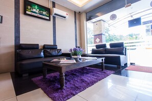 Lobby sitting area - Lavender Inn Permas Jaya (Masai)
