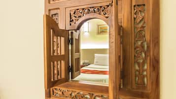 In-room safe, soundproofing, iron/ironing board, free WiFi