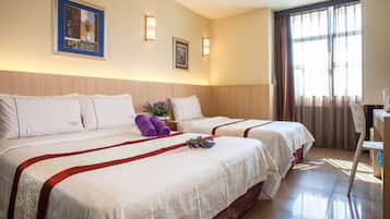 In-room safe, soundproofing, iron/ironing board, free WiFi