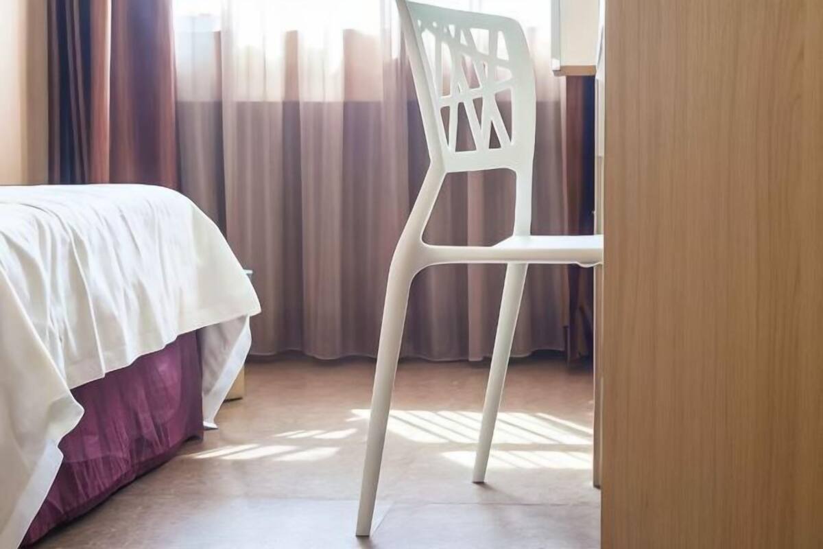 Caja de seguridad en la habitación y insonorización