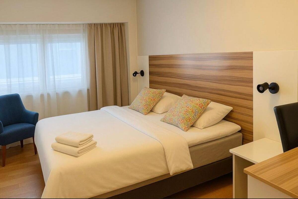 ห้องดับเบิลหรือทวิน (Private Bathroom) | โต๊ะทำงาน, พื้นที่ทำงานแบบใช้แล็ปท็อป, Wi-Fi ฟรี, ผ้าปูที่นอน