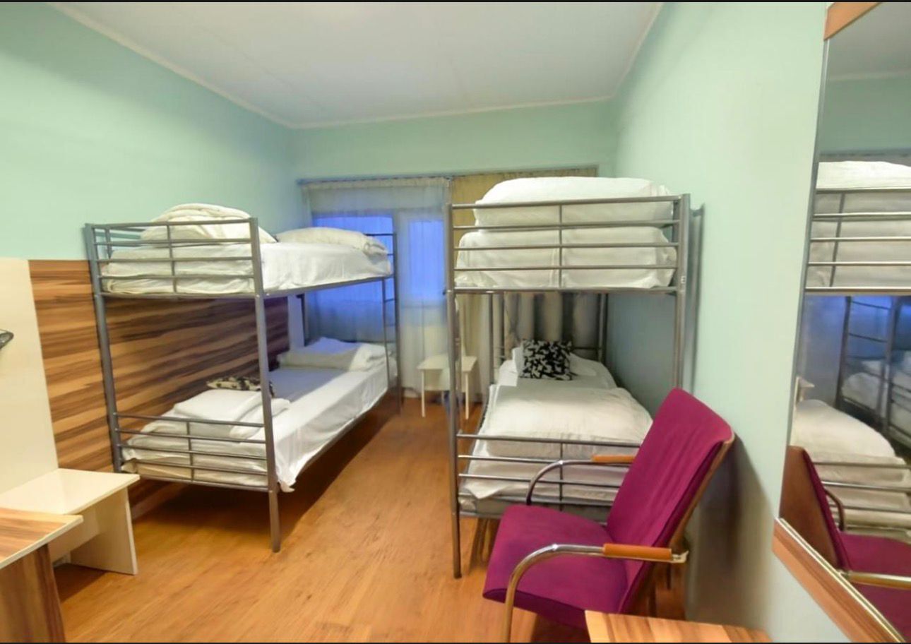 Family Room | Desk, laptop workspace, free WiFi, bed sheets