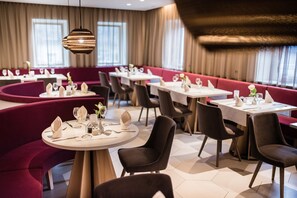 2 restaurants, breakfast, lunch, dinner served; local cuisine  - Botango (Parcines)