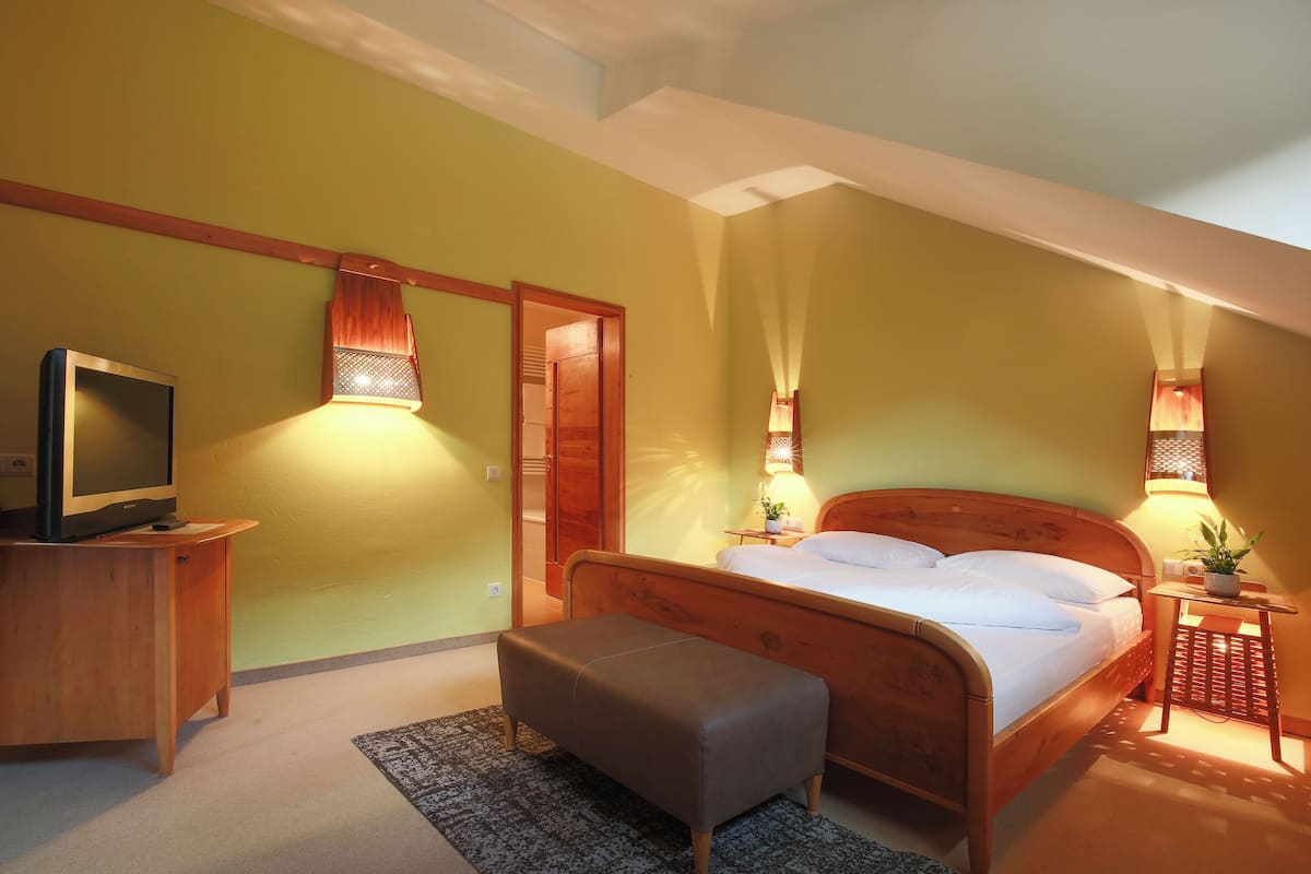 Suite XL Classic | 1 bedroom, minibar, in-room safe, desk
