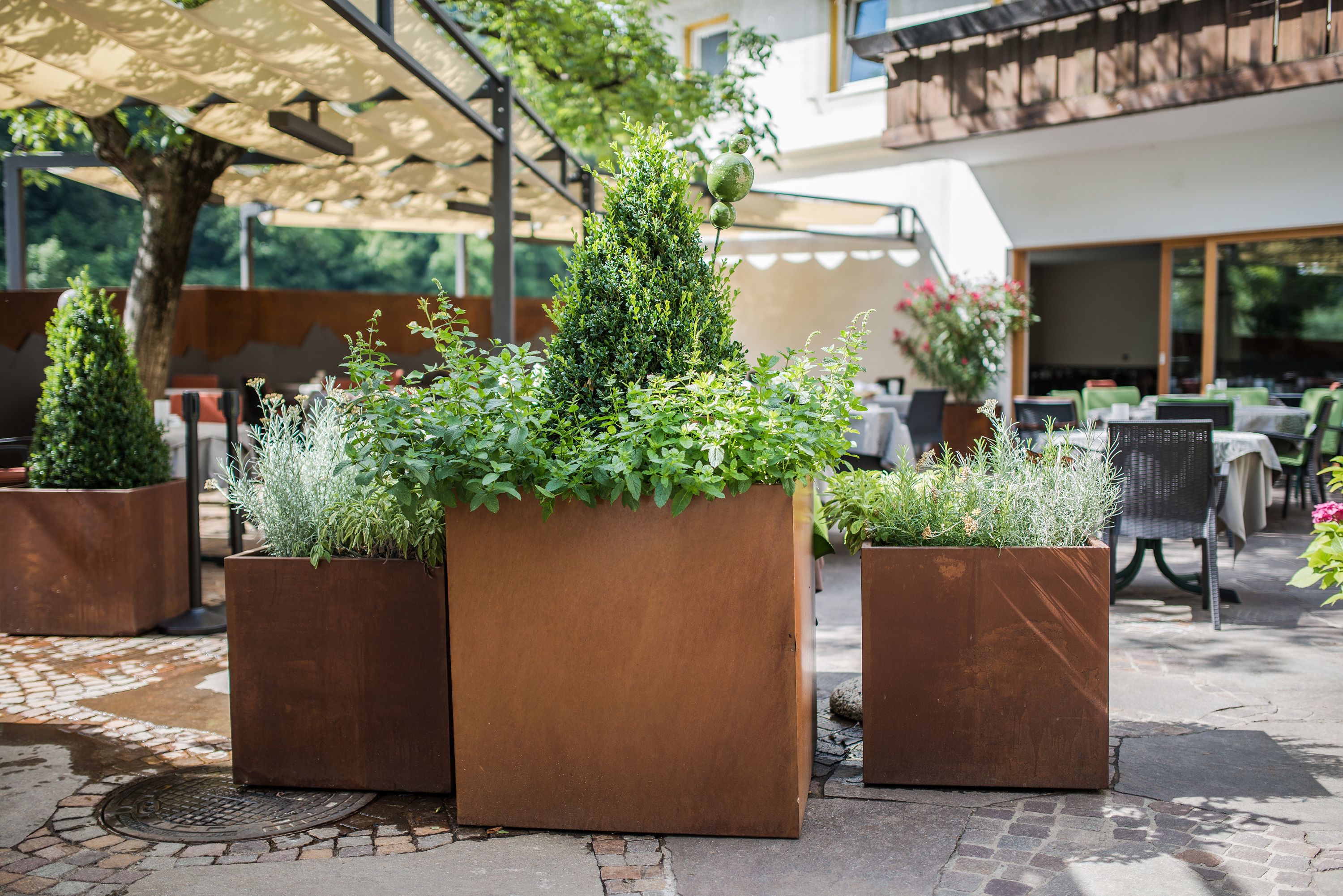 2 restaurants, breakfast, lunch, dinner served; local cuisine