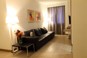 32-Zoll-LCD-Fernseher mit Satellitenempfang, Fernseher