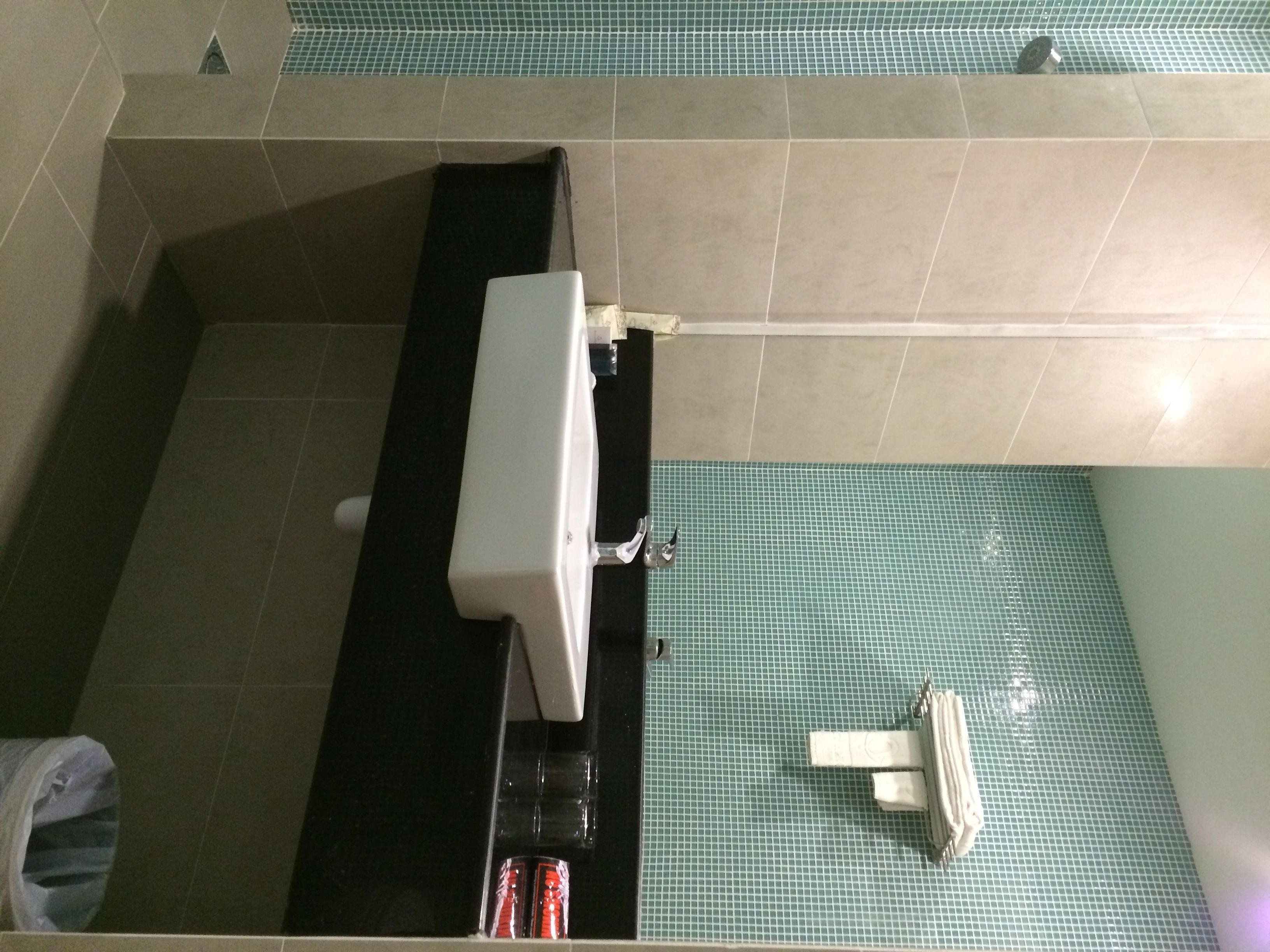 executive double room (1 king bed) | bathroom sink