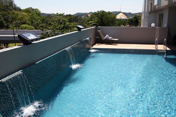 Außenpool, Liegestühle