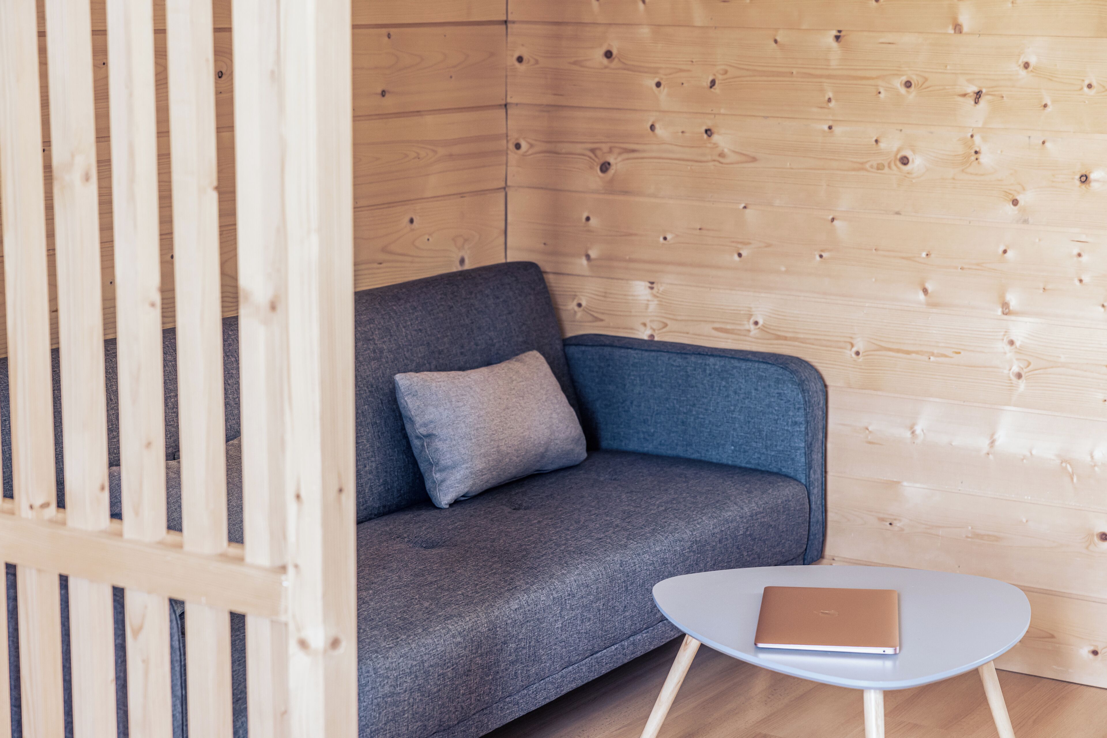 apartment, 2 bedrooms | living area | 80-cm flat-screen tv with cable channels, tv