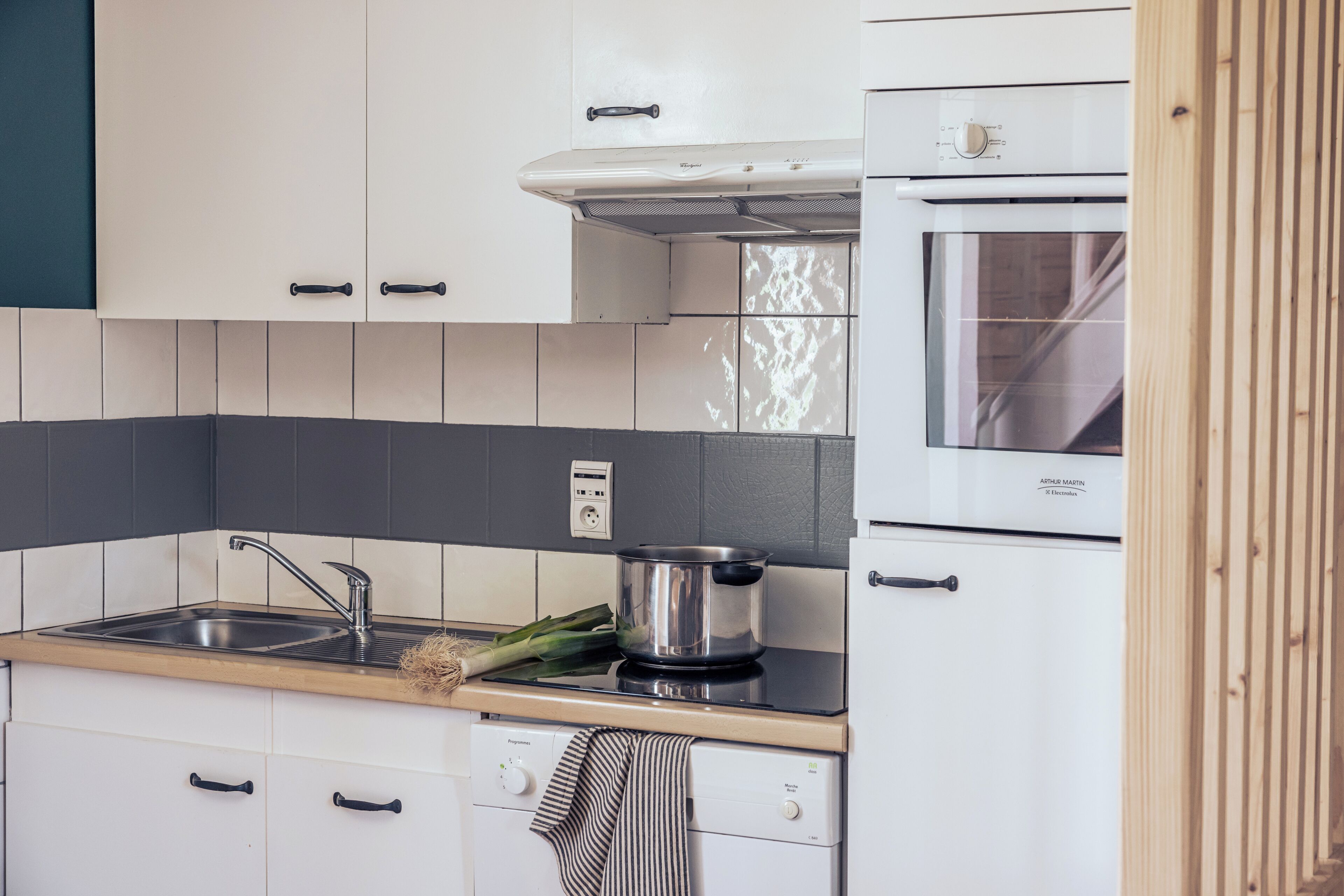 apartment, 2 bedrooms | private kitchen | fridge, microwave, oven, stovetop