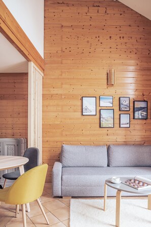 Appartement | Woonruimte | Een 80-cm flatscreentelevisie met kabelzenders en televisie