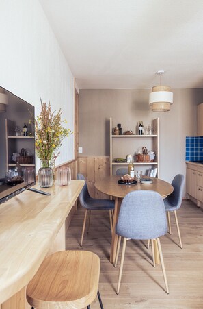 Apartment, 2 Bedrooms | Living area