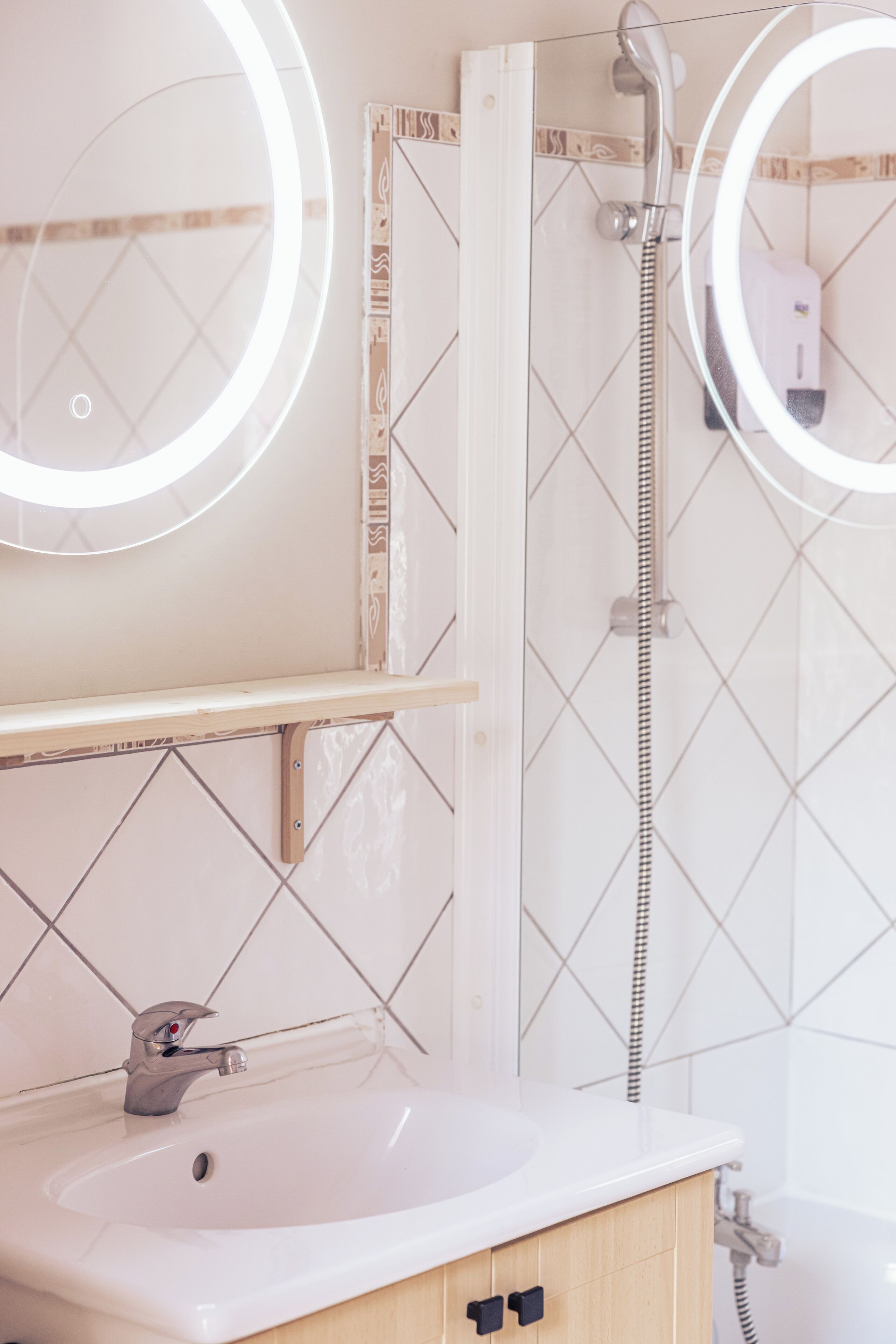 duplex apartment (2 adults)  | bathroom | hair dryer, towels