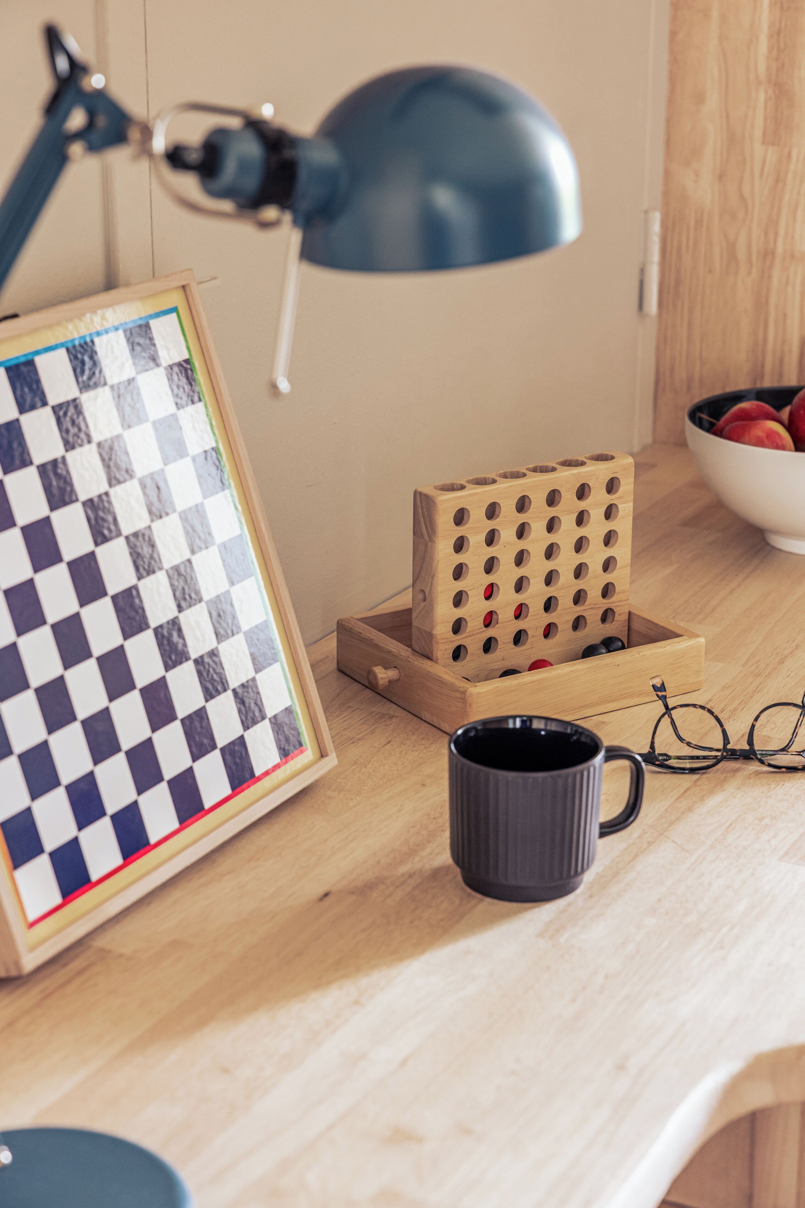 apartment, 2 bedrooms | living area | 80-cm flat-screen tv with cable channels, tv