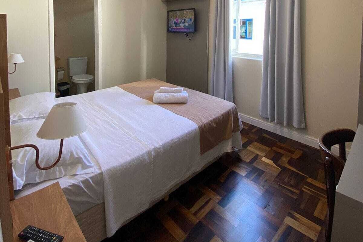 Minibar, in-room safe, bed sheets
