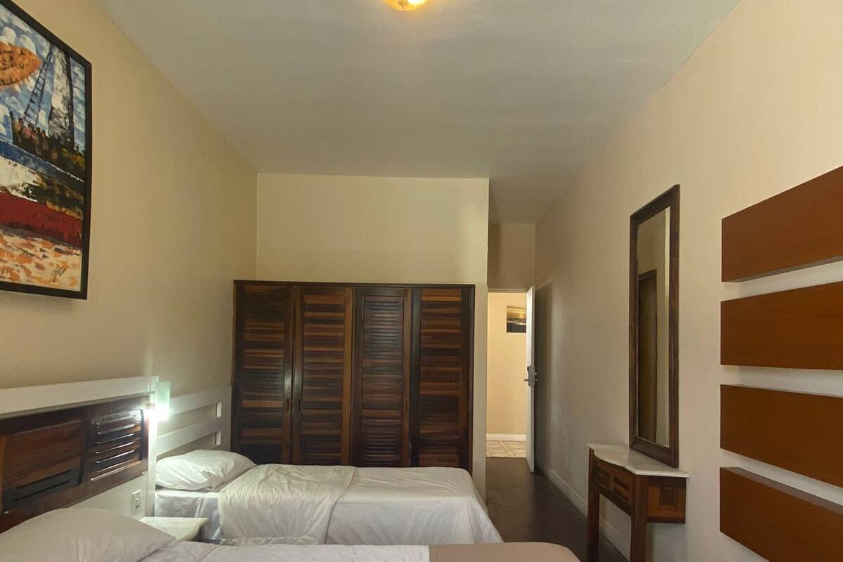 Room, Partial Ocean View | Minibar, in-room safe, bed sheets