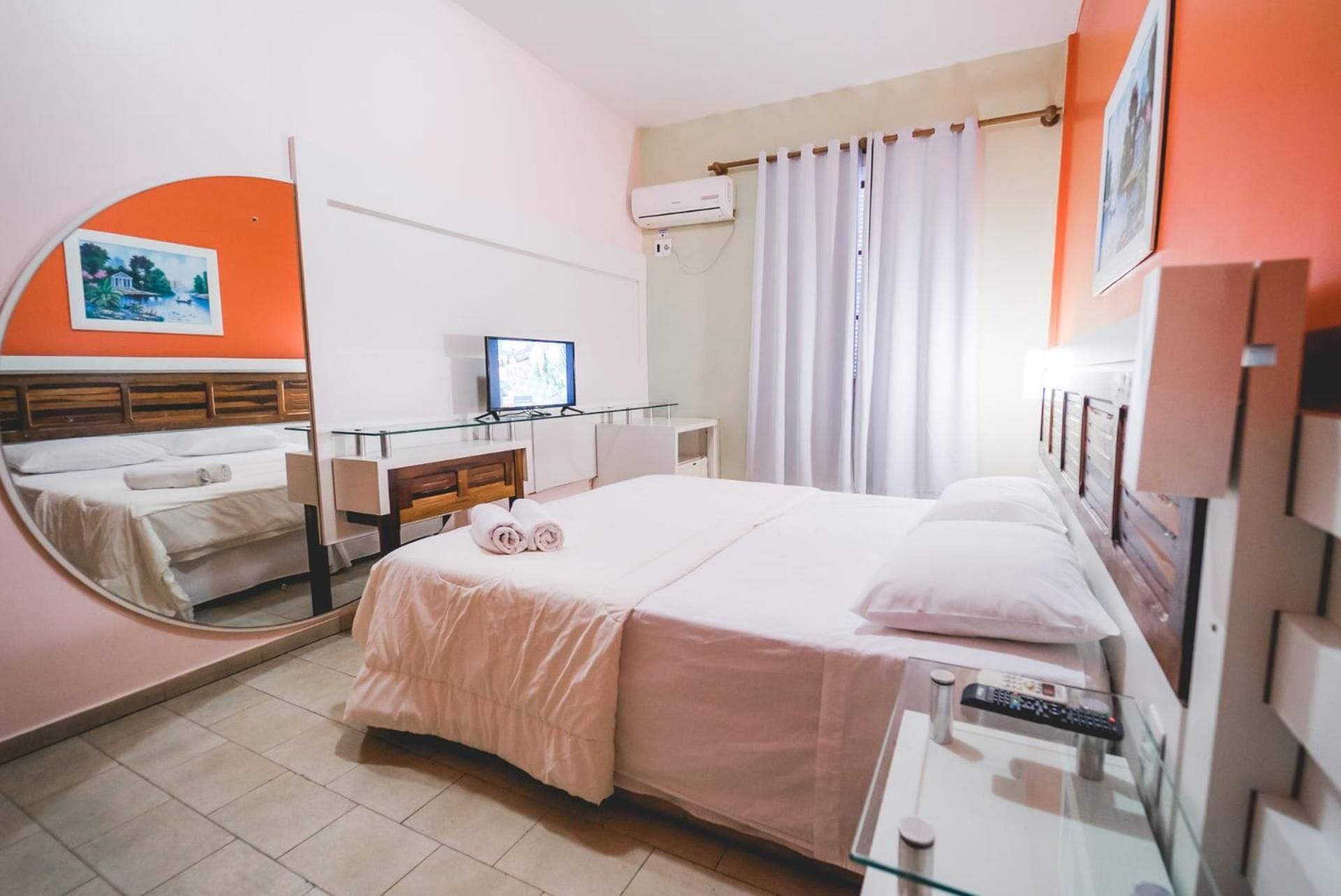 Minibar, Zimmersafe, Bettwäsche