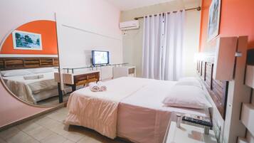 Minibar, caja fuerte, ropa de cama