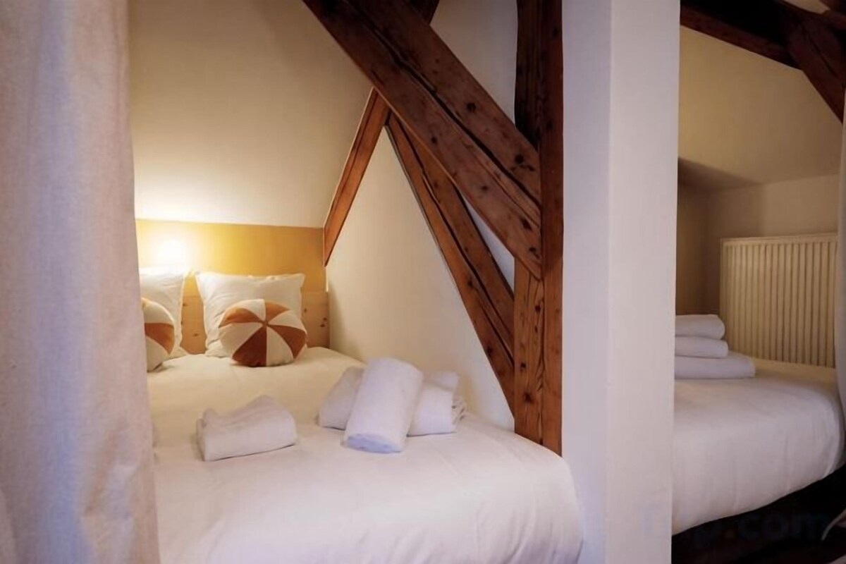 In-room safe, free WiFi, bed sheets
