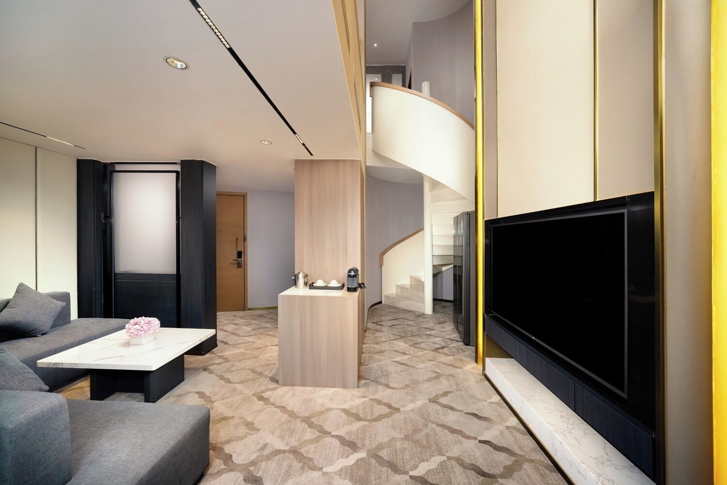 city loft, 1 king bed | 1 bedroom, premium bedding, down duvets, free minibar items