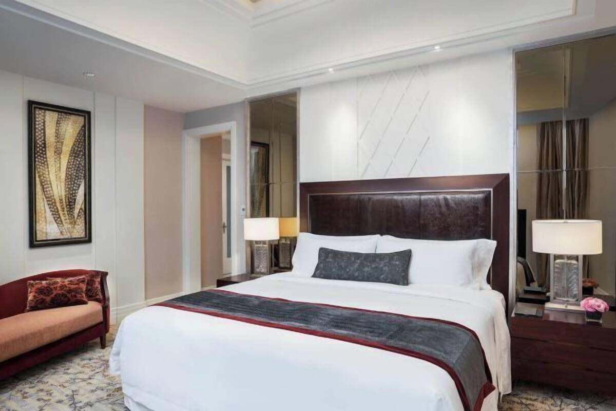 Premium bedding, down duvets, pillow-top beds, free minibar items
