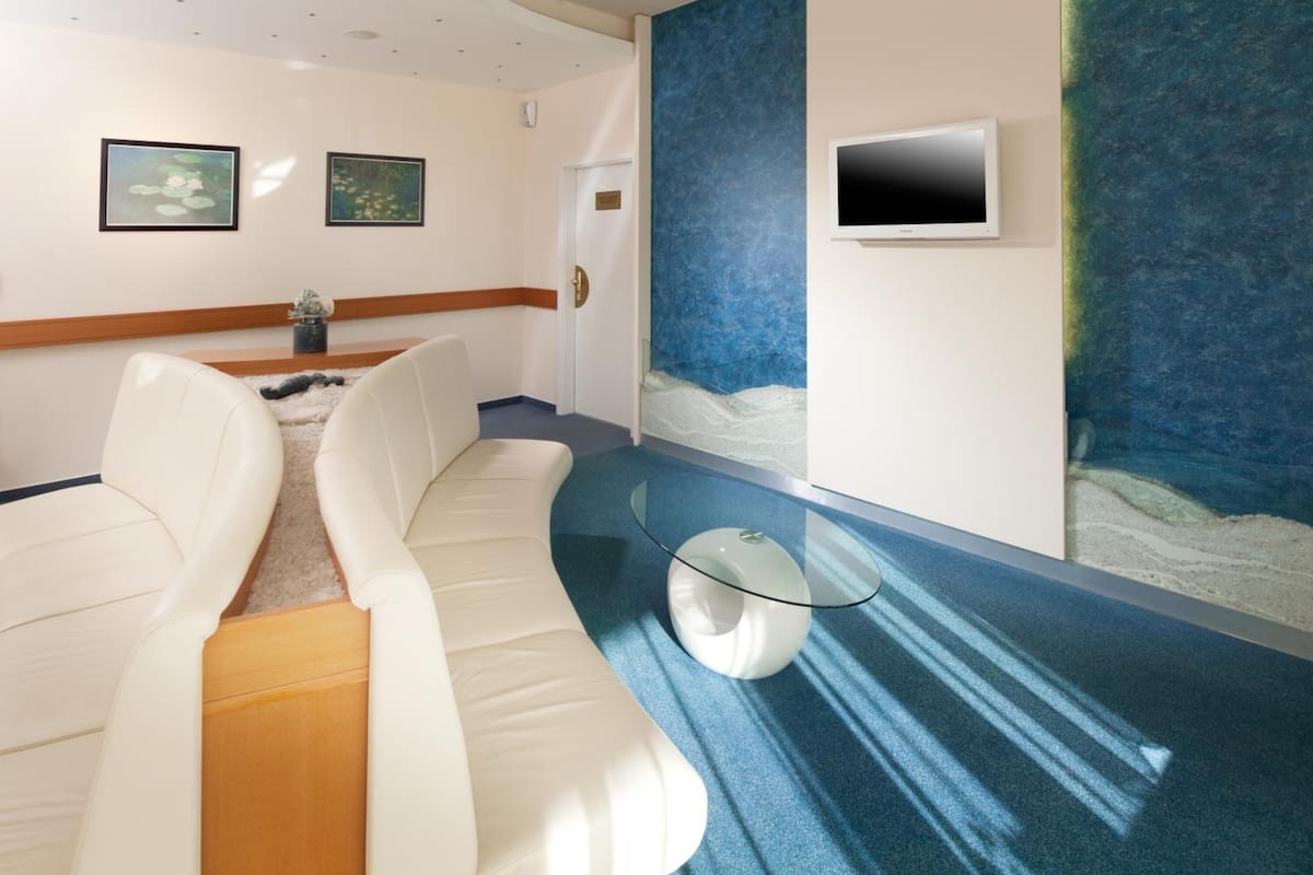 in-room safe, desk, soundproofing, free cots/infant beds