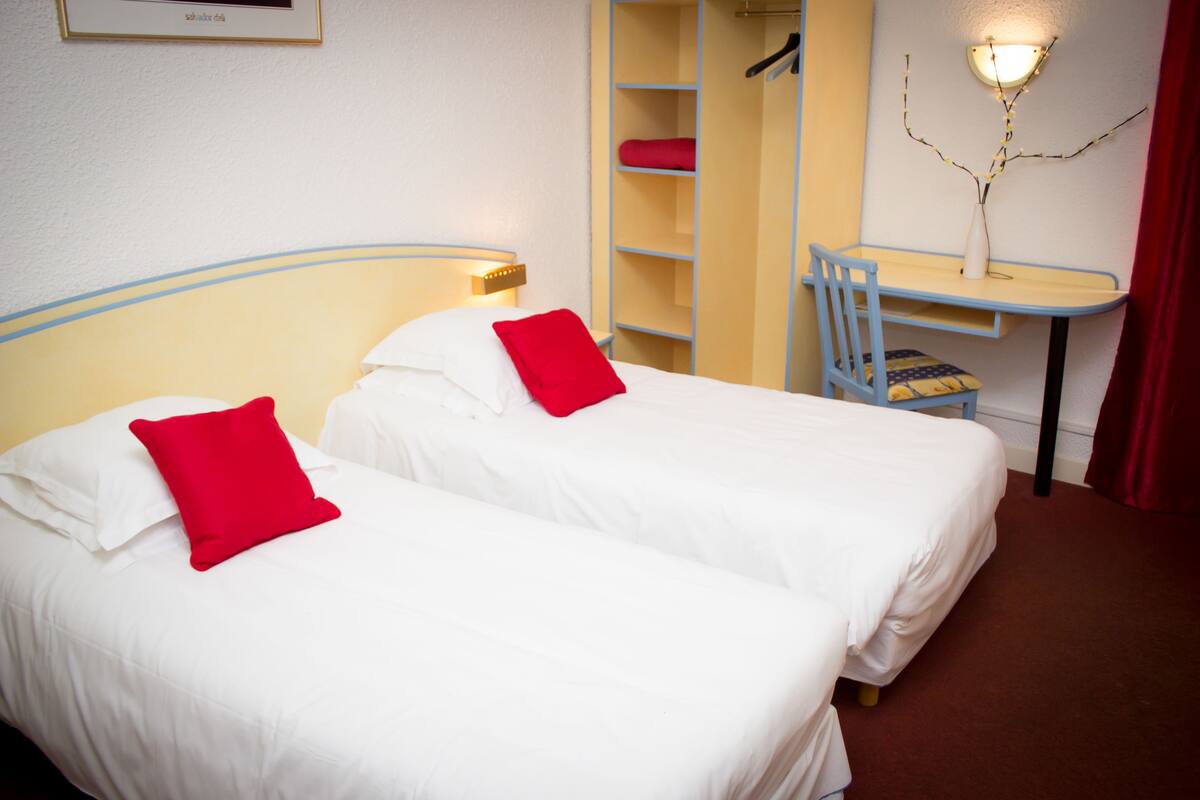 Twin Room | Down comforters, desk, blackout drapes, iron/ironing board (on request)
