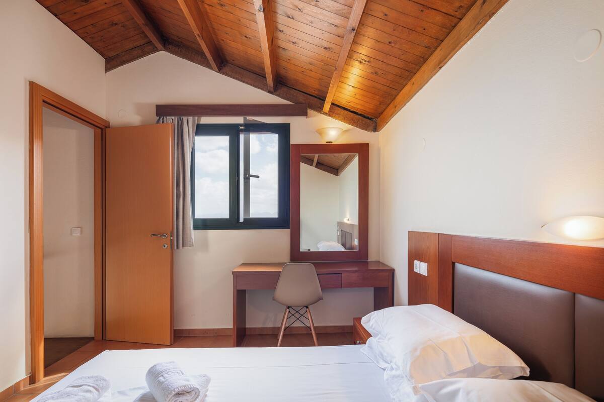 One Bedroom Apartment Split Level with Mountain View | Desk, soundproofing, iron/ironing board (on request), bed sheets