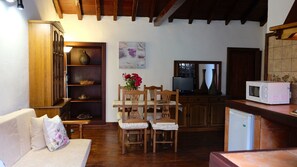 Apartment, 2 Schlafzimmer | Wohnzimmer | Flachbildfernseher