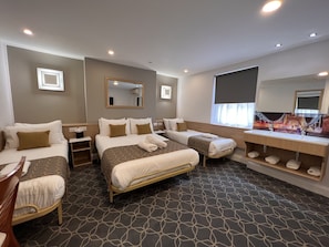 Perhehuone (Basic Five Room, Shared Bathroom) | 1 makuuhuone, ylelliset vuodevaatteet