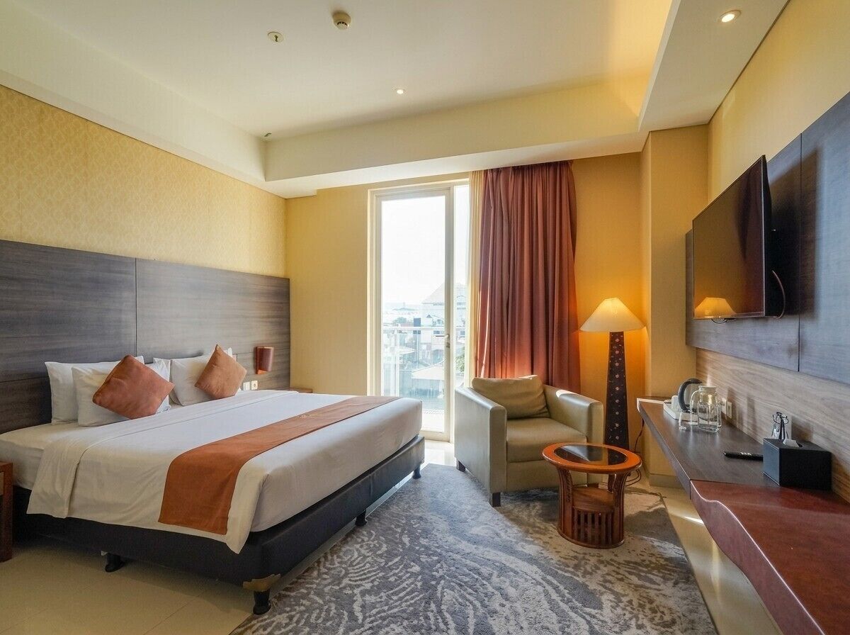 Deluxe Room, 1 Bedroom | In-room safe, desk, soundproofing, free WiFi