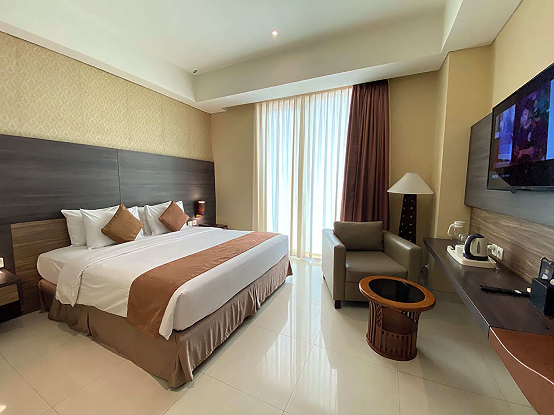 In-room safe, desk, soundproofing, WiFi (free)