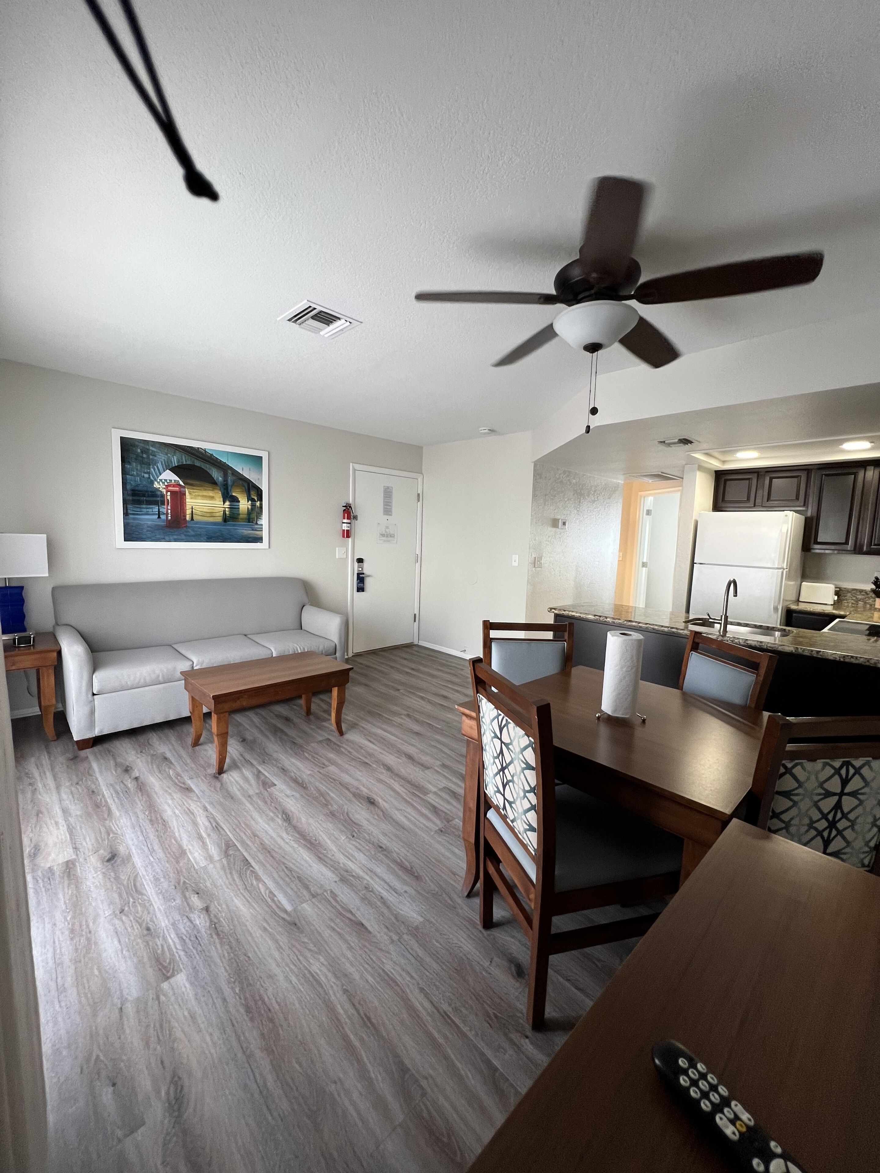 Habitación estándar, 1 habitación | Sala de estar | Televisión de pantalla plana y reproductor de DVD 