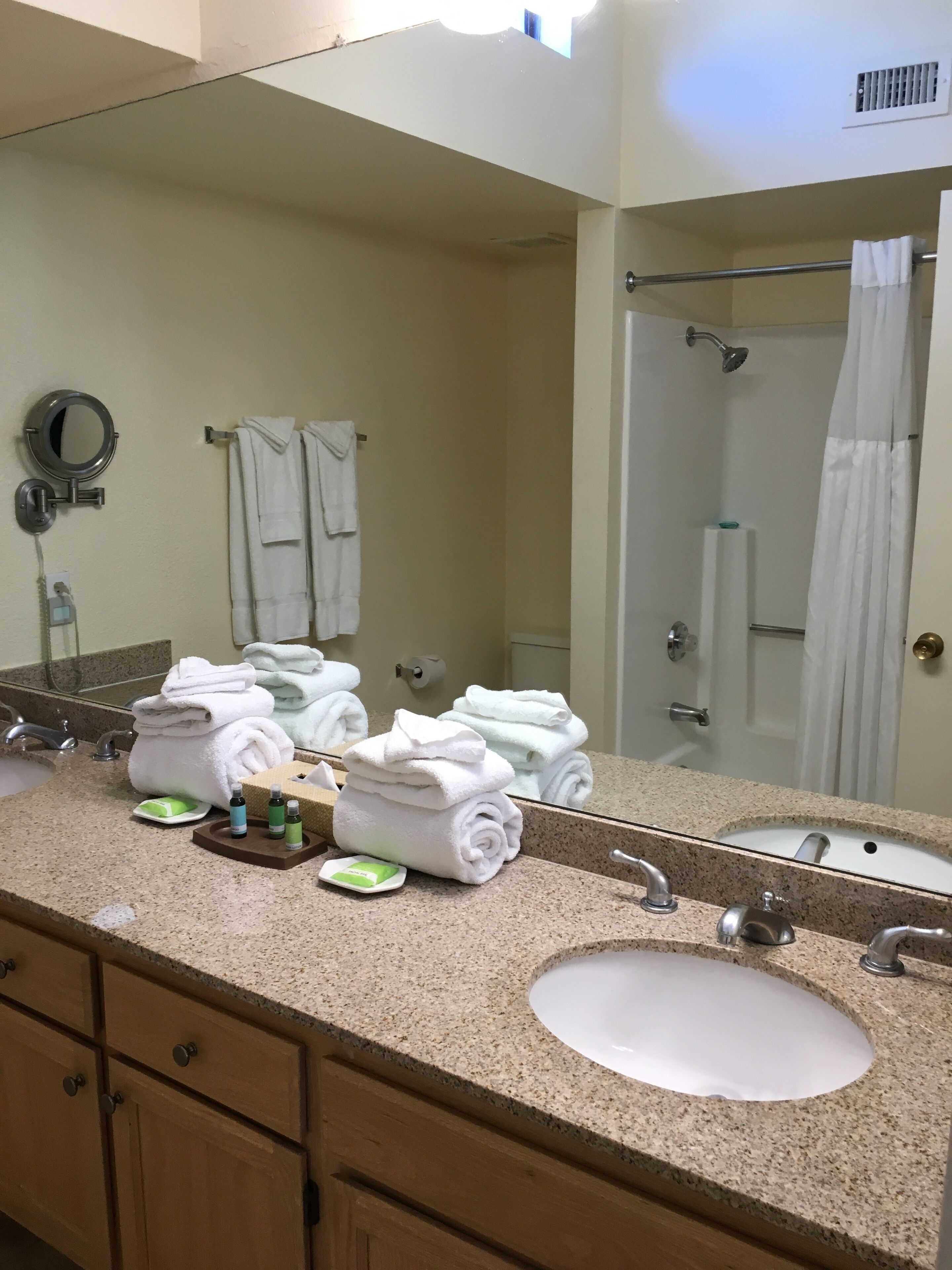 Room, 2 Bedrooms | Bathroom | Hair dryer, towels