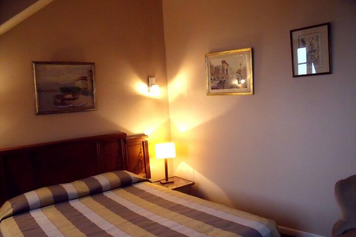Classic-Doppelzimmer, Gartenblick | Zimmersafe, Zustellbetten, kostenloses WLAN, individuell dekoriert
