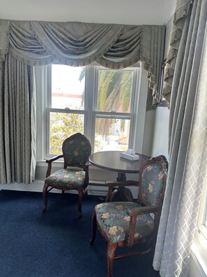 Fer et planche à repasser, Wi-Fi gratuit, draps fournis