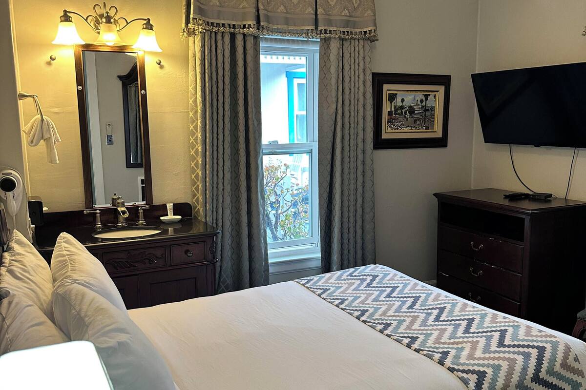 Iron/ironing board (on request), free WiFi, bed sheets
