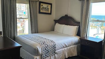 Premium Double Room, 1 Queen Bed, Partial Sea View (1 Queen- Ocean View) | Iron/ironing board, free WiFi, bed sheets