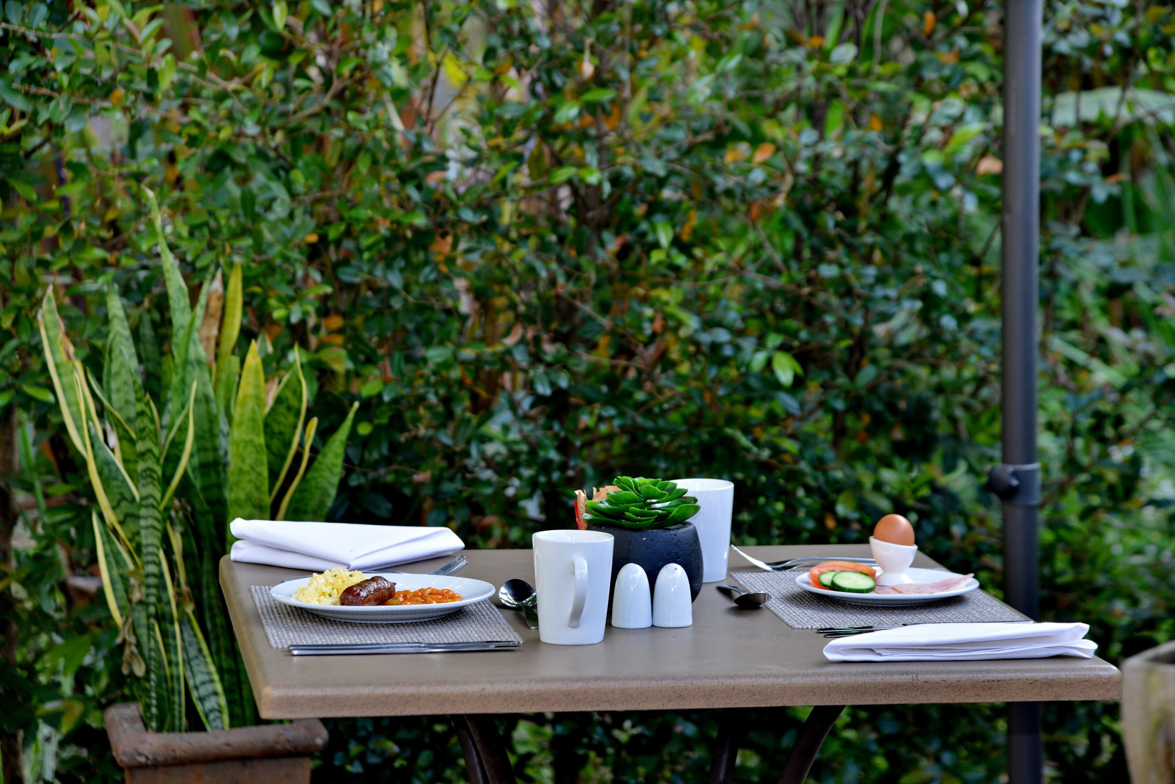 Daily continental breakfast (ZAR 85 per person)