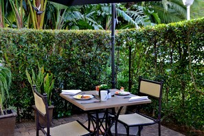 Café da manhã continental todos os dias (ZAR 85 por pessoa) 