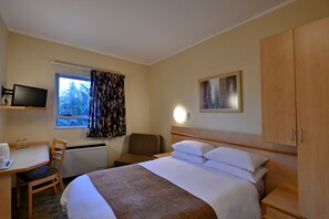 Desk, blackout curtains, iron/ironing board, free WiFi - Road Lodge Port Elizabeth Airport (Gqeberha (Port Elizabeth))