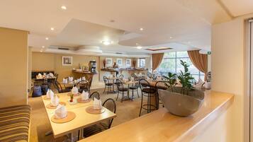 Daily buffet breakfast (ZAR 130 per person)