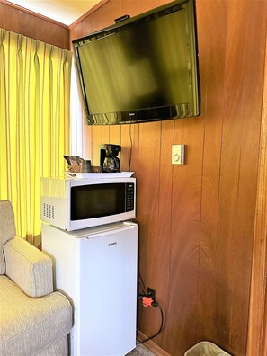 Suite | Living area - Red Top Motor Inn (Huron Shores)