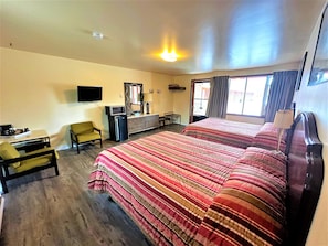 Habitación doble | Escritorio, insonorización, tabla de planchar con plancha y wifi gratis