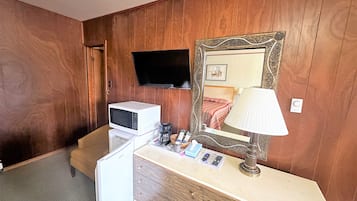 Double Room | Desk, soundproofing, iron/ironing board, free WiFi
