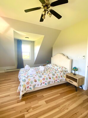 1 habitación, sistema de insonorización y tabla de planchar con plancha 