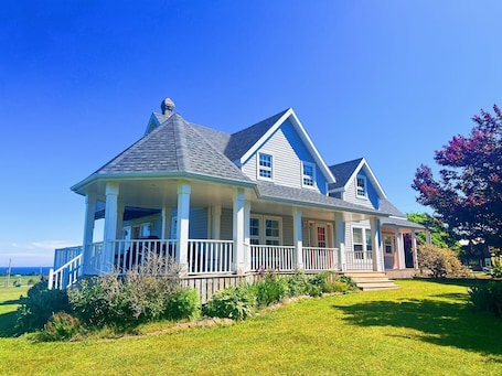House | 1 bedroom, soundproofing, iron/ironing board, free WiFi. Sundance Cottages