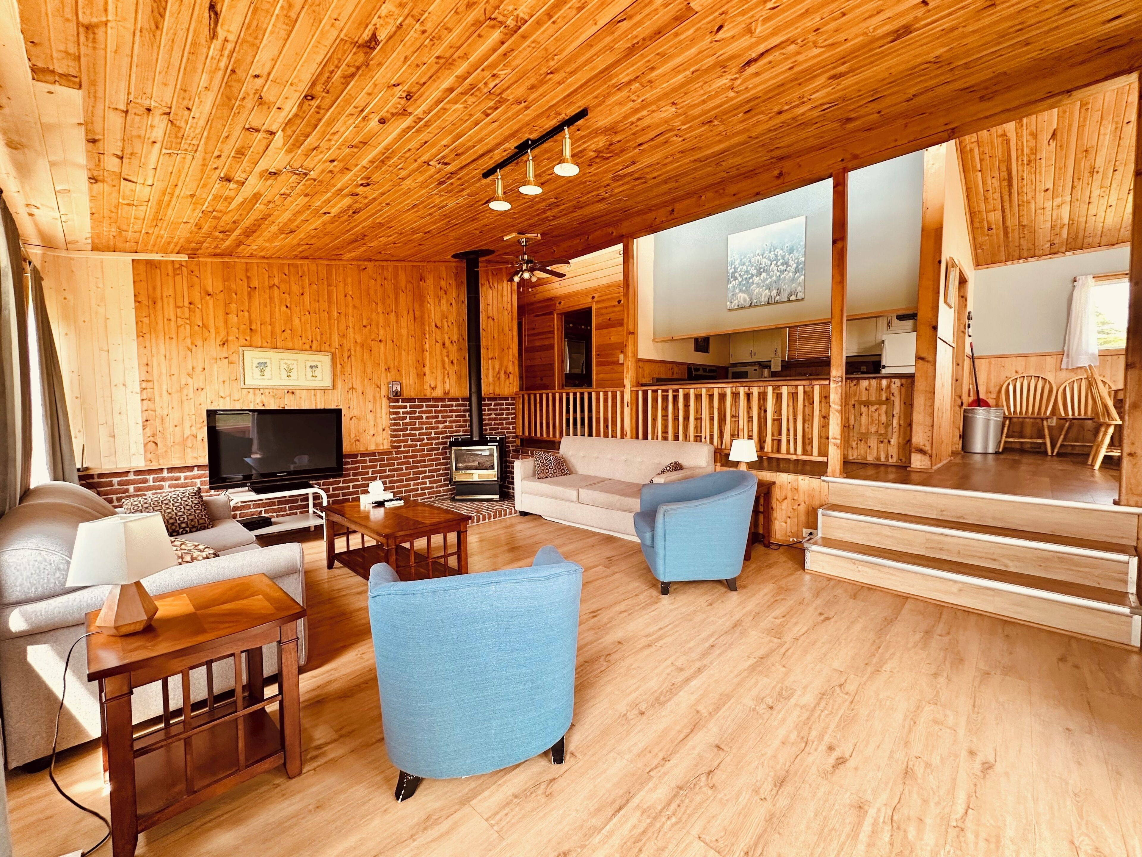 Cottage, 4 chambres | Coin séjour | Télévision à écran plat, lecteur de DVD